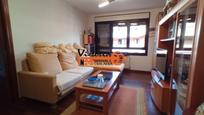 Sala d'estar de Pis en venda en Castro-Urdiales amb Piscina