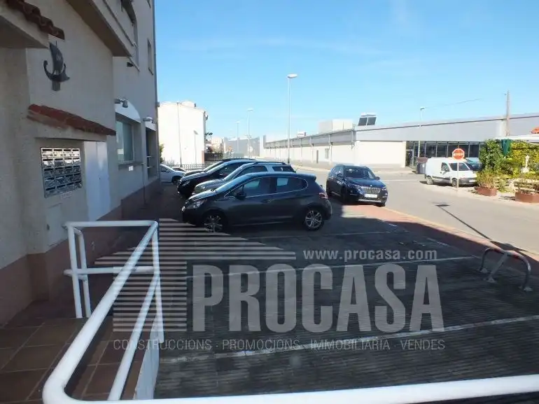 Parkplatz von Geschaftsraum zum Verkauf in Empuriabrava