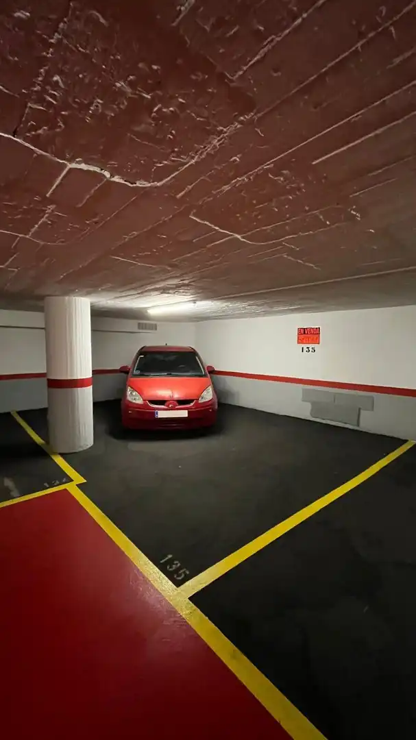 Parking de Piso en venta en Barcelona con Aire acondicionado, Amueblado y Balcón