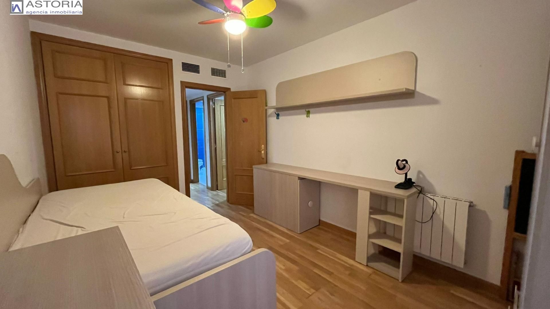 Bedroom of Flat to rent in  Granada Capital  with Air Conditioner, Heating and Balcony