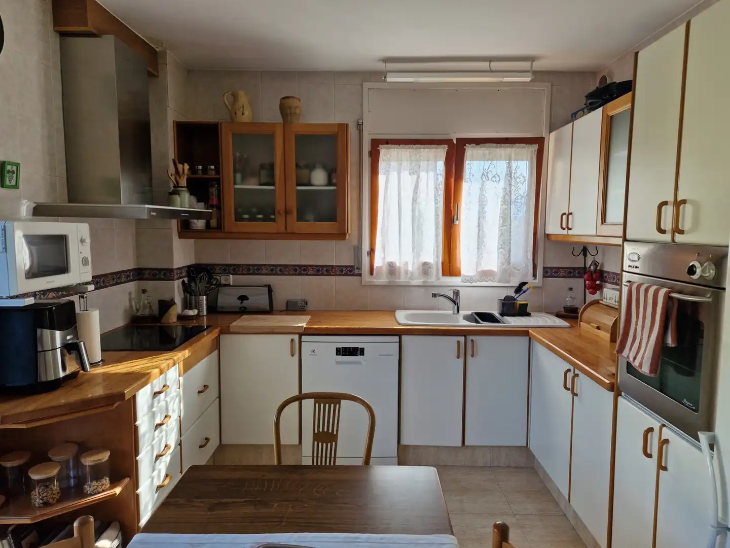 Cocina de Casa adosada en venta en Olot con Aire acondicionado, Calefacción y Jardín privado