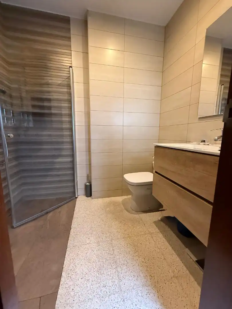 Badezimmer von Haus oder Chalet zum Verkauf in Santa Coloma de Gramenet mit Klimaanlage, Heizung und Terrasse