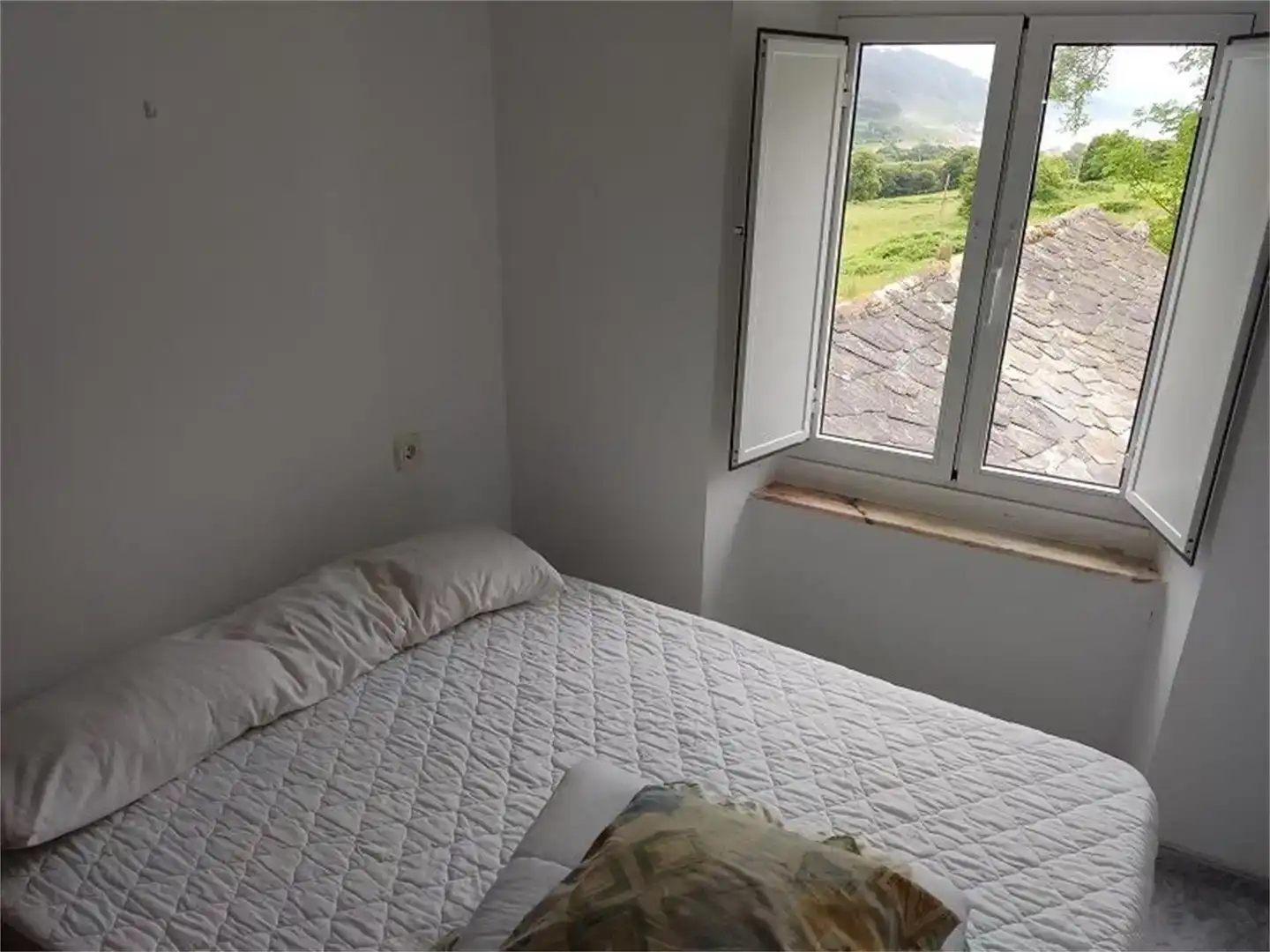 Habitación de Casa o chalet de alquiler en Xove con Jardín privado, Trastero y Amueblado