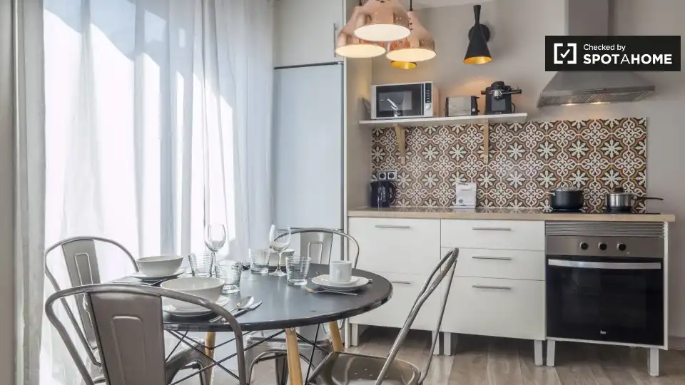 Flat with terrace to rent in Ciutat Vella, imagen 3