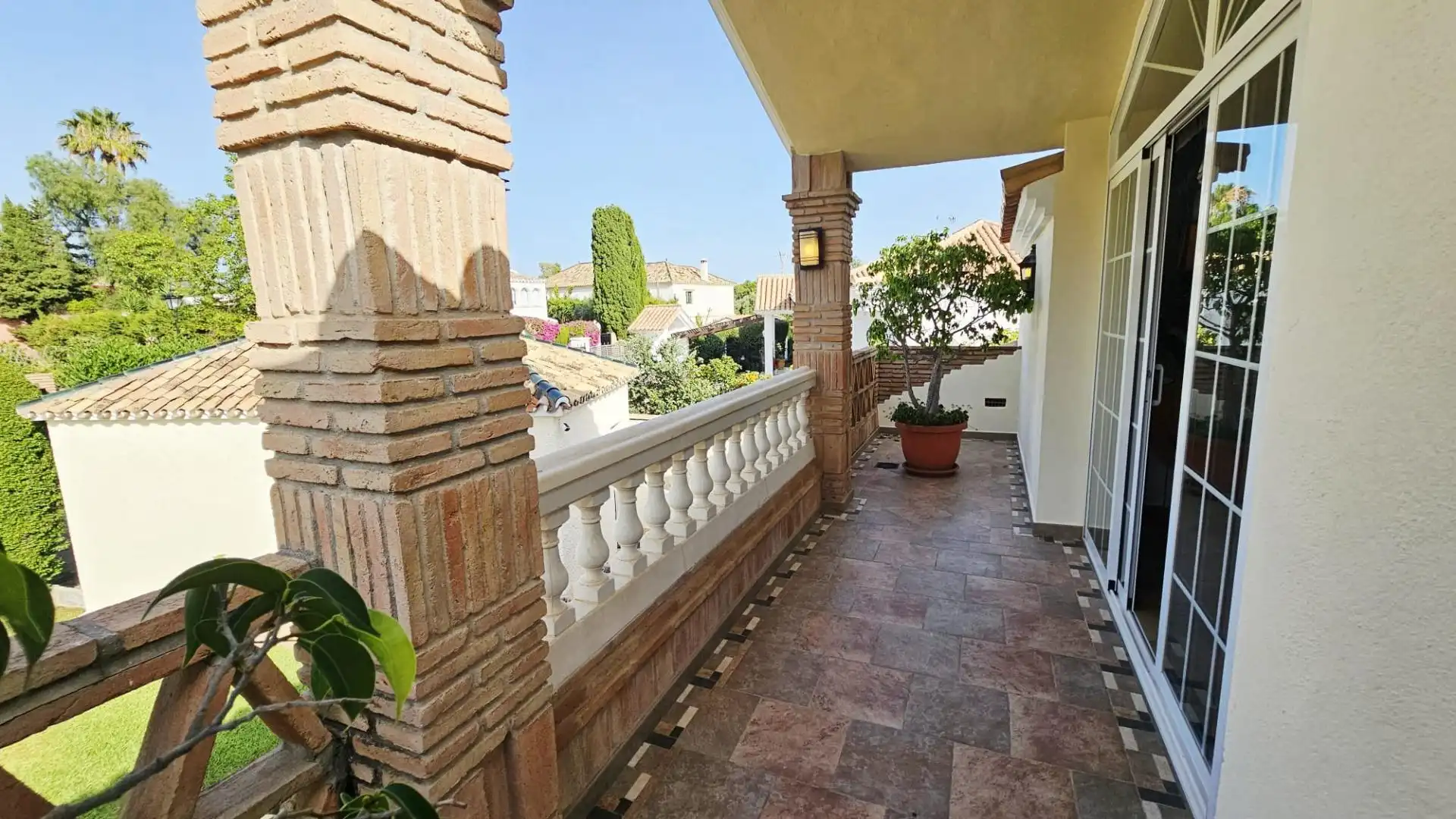 Terraza de Casa o chalet en venta en Marbella con Jardín privado, Terraza y Piscina comunitaria