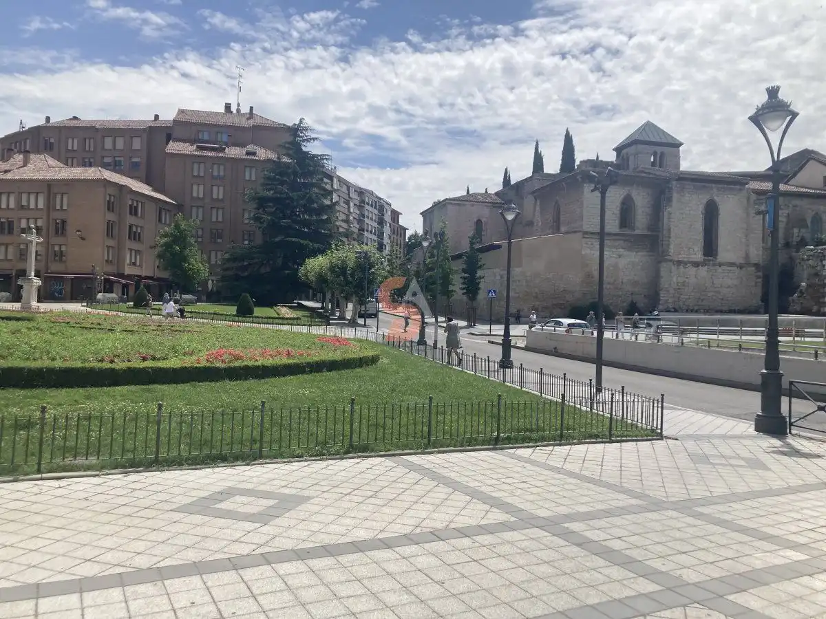 Pis amb terrassa en venda a LEOPOLDO CANO, imagen 28