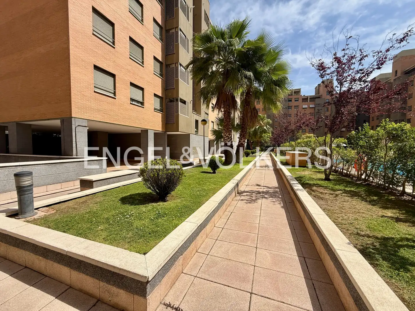 Vista exterior de Piso de alquiler en Madrid con Calefacción, Parquet y Piscina