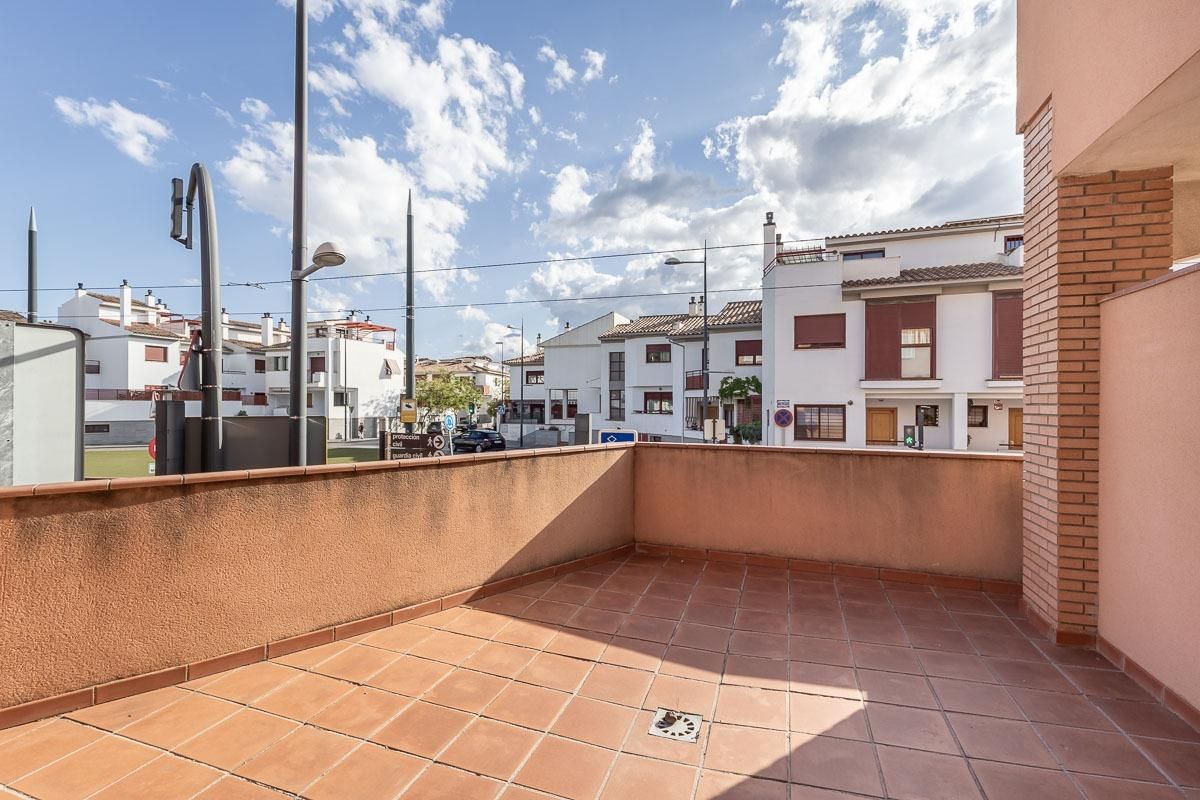 Vista exterior de Casa o xalet en venda en Armilla amb Calefacció i Terrassa