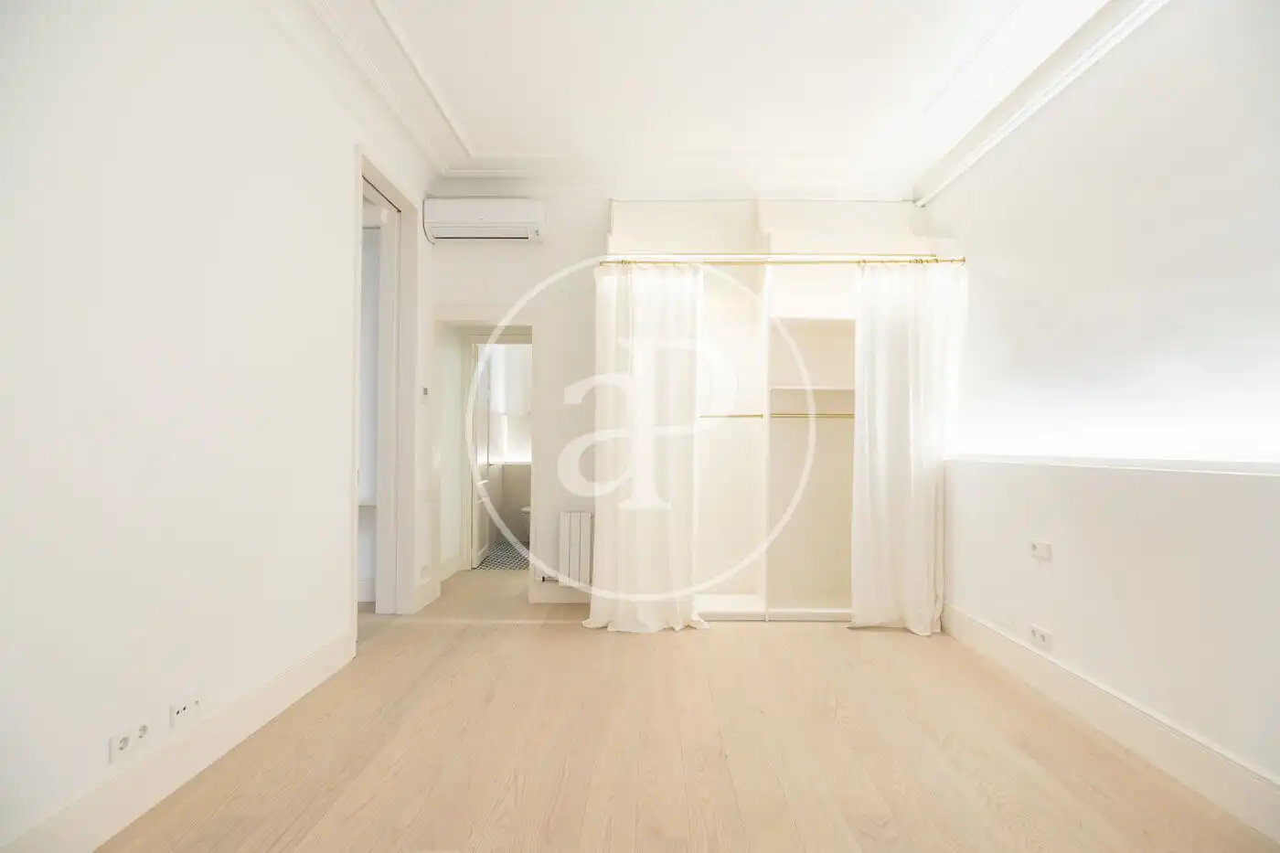 Habitación de Piso en venta en Barcelona con Aire acondicionado, Calefacción y Jardín privado