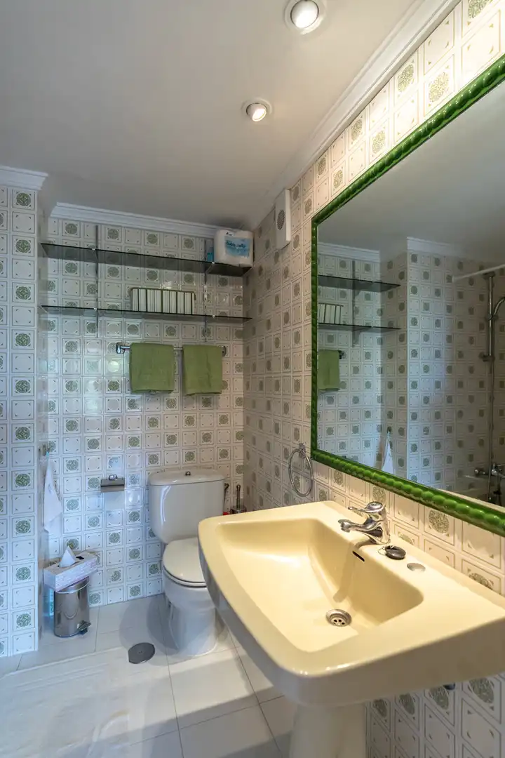 Bany de Apartament en venda en Marbella amb Terrassa