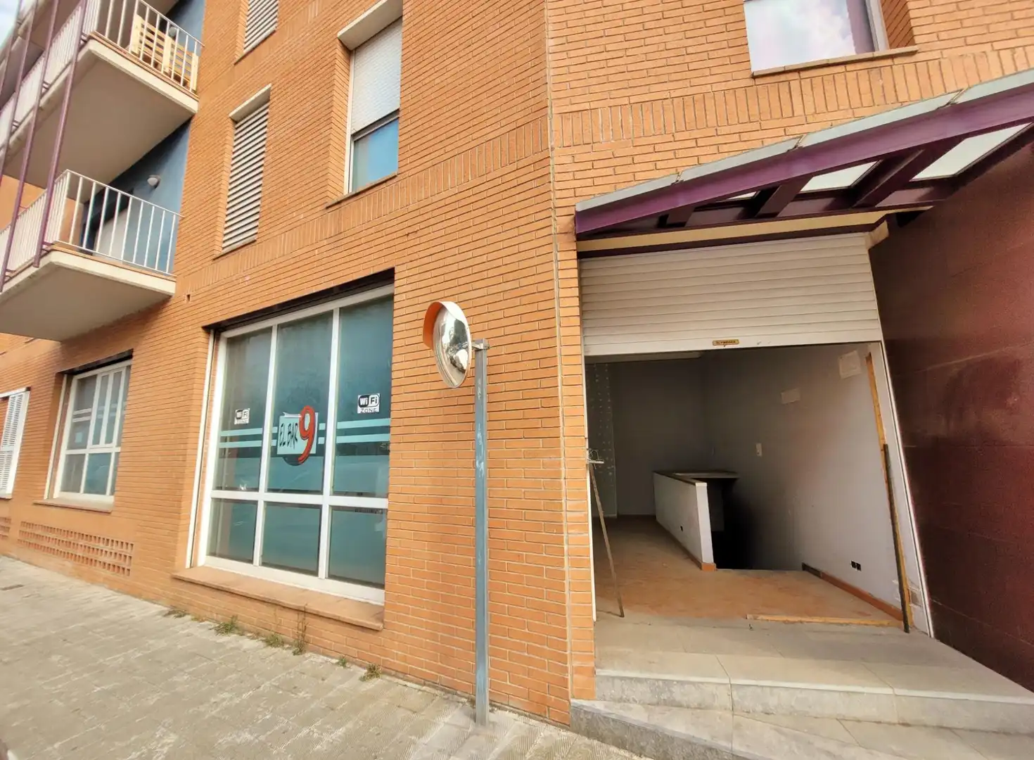 Exterior view of Commercial properties for sale in Figueres