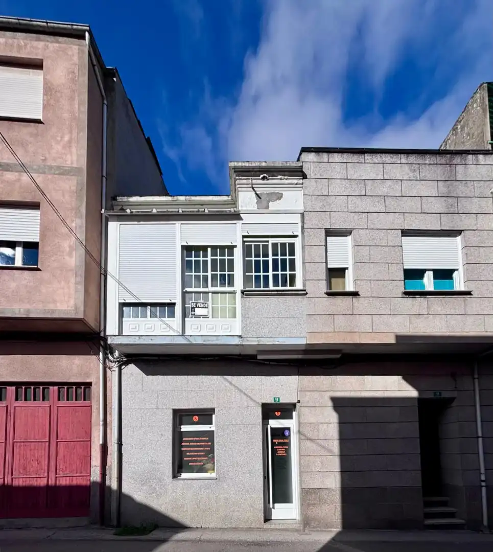 Vista exterior de Casa o chalet en venta en A Rúa  con Calefacción, Jardín privado y Amueblado