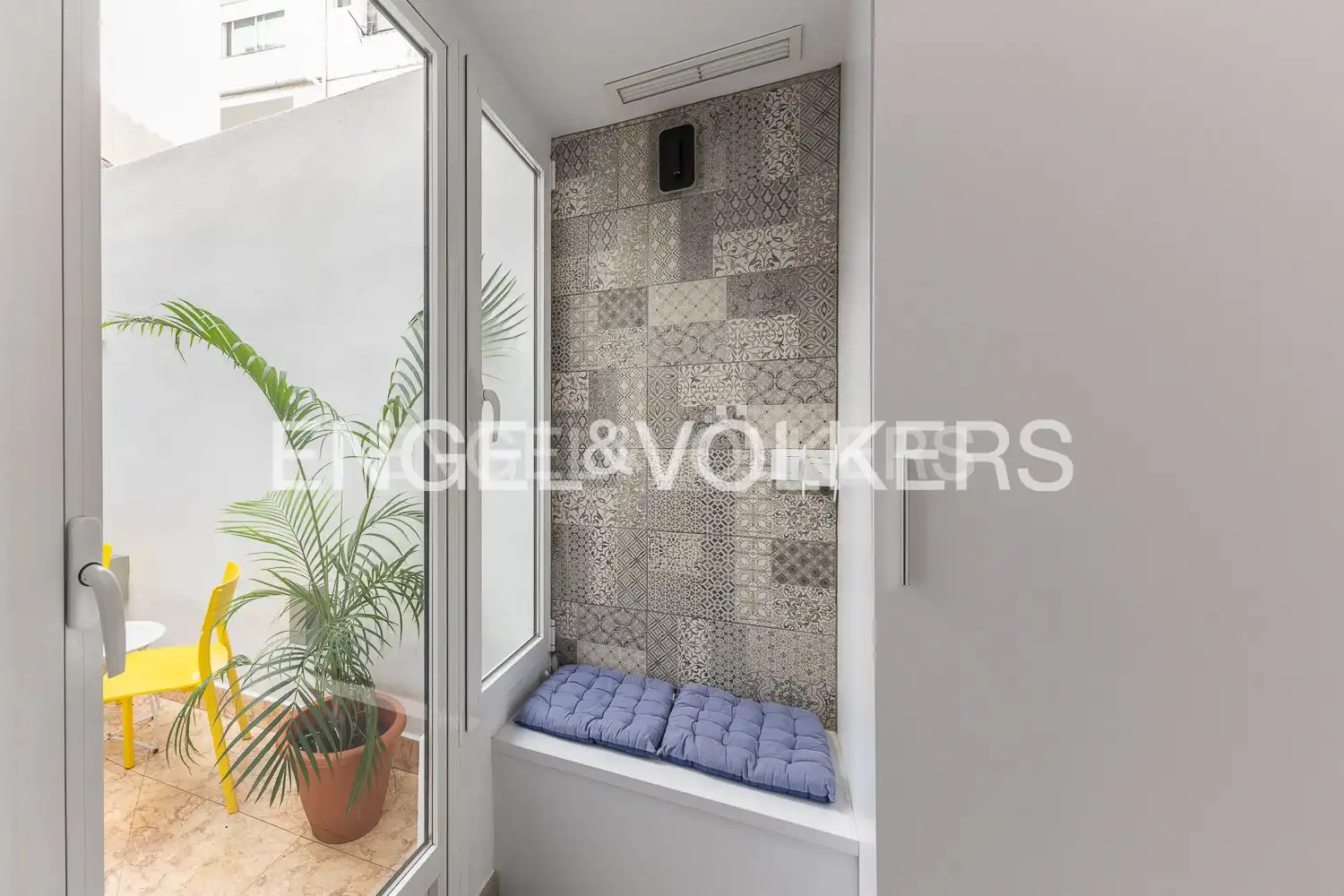 Terrassa de Apartament de lloguer en Valencia amb Aire condicionat, Calefacció i Moblat