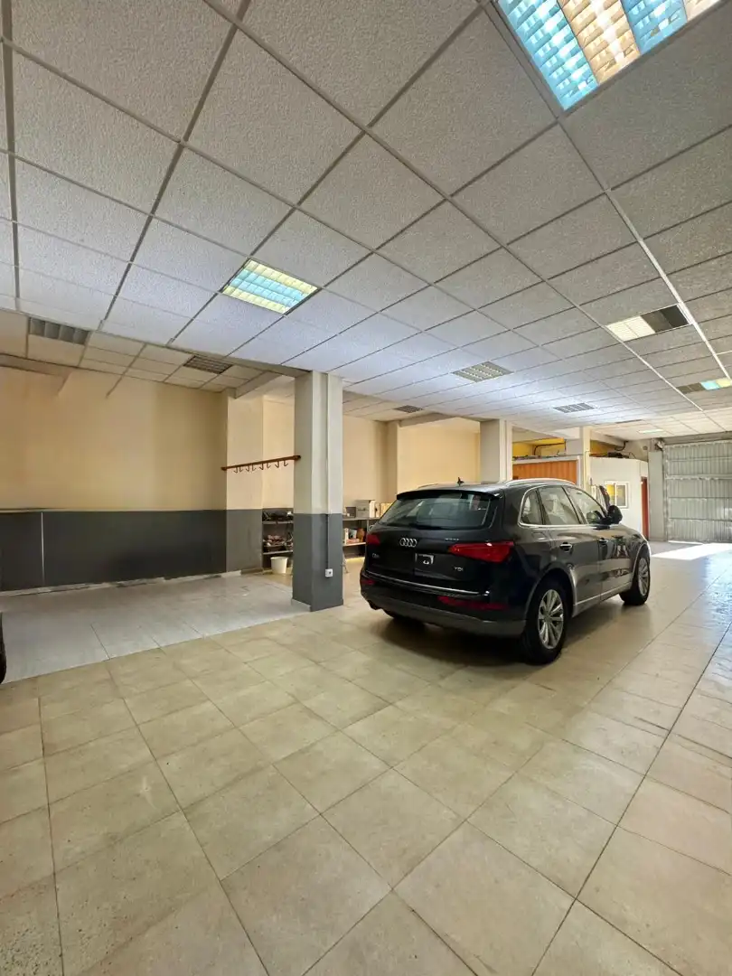 Business premises for sale in Carrer de Narcís Monturiol