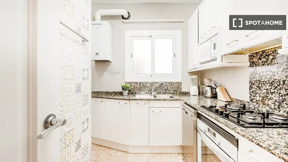 Cocina de Piso para compartir en Barcelona con Aire acondicionado, Calefacción y Amueblado