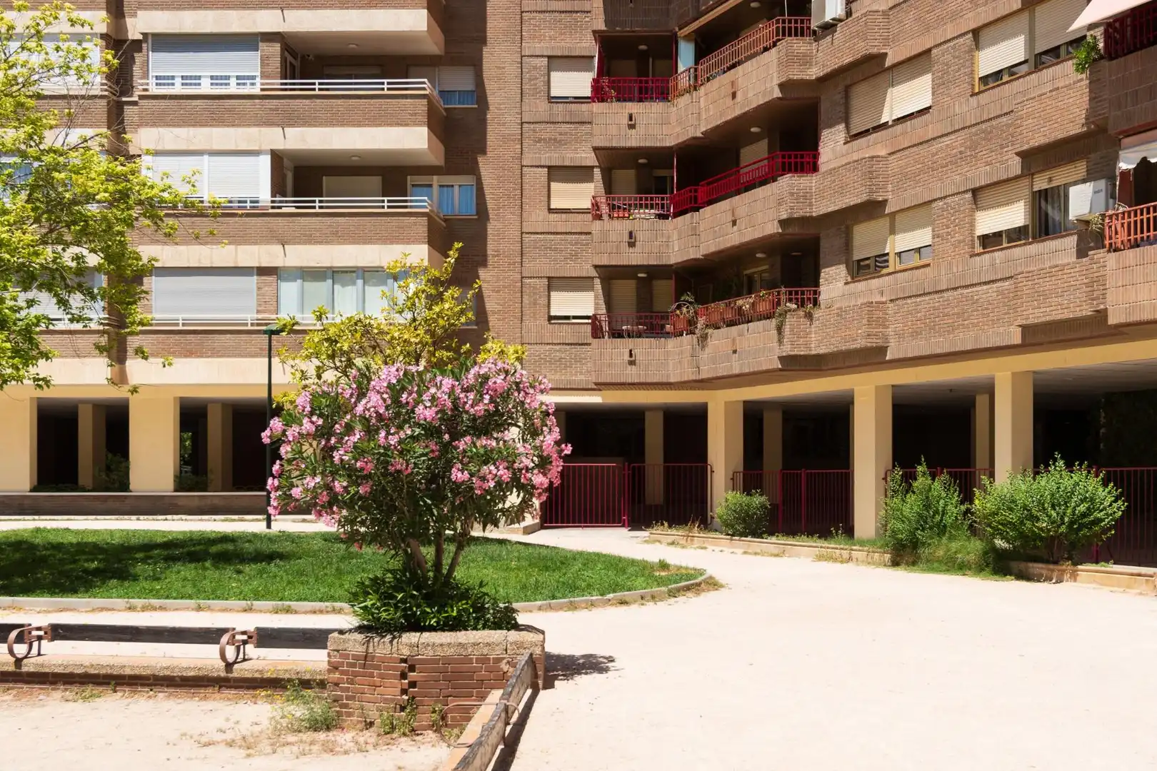 Piso en venta en Avenida ALIERTA, CESAREO, 42, Parque Miraflores