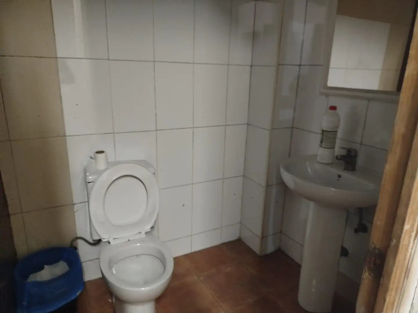 Baño de Nave industrial de alquiler en Huércal de Almería con Alarma