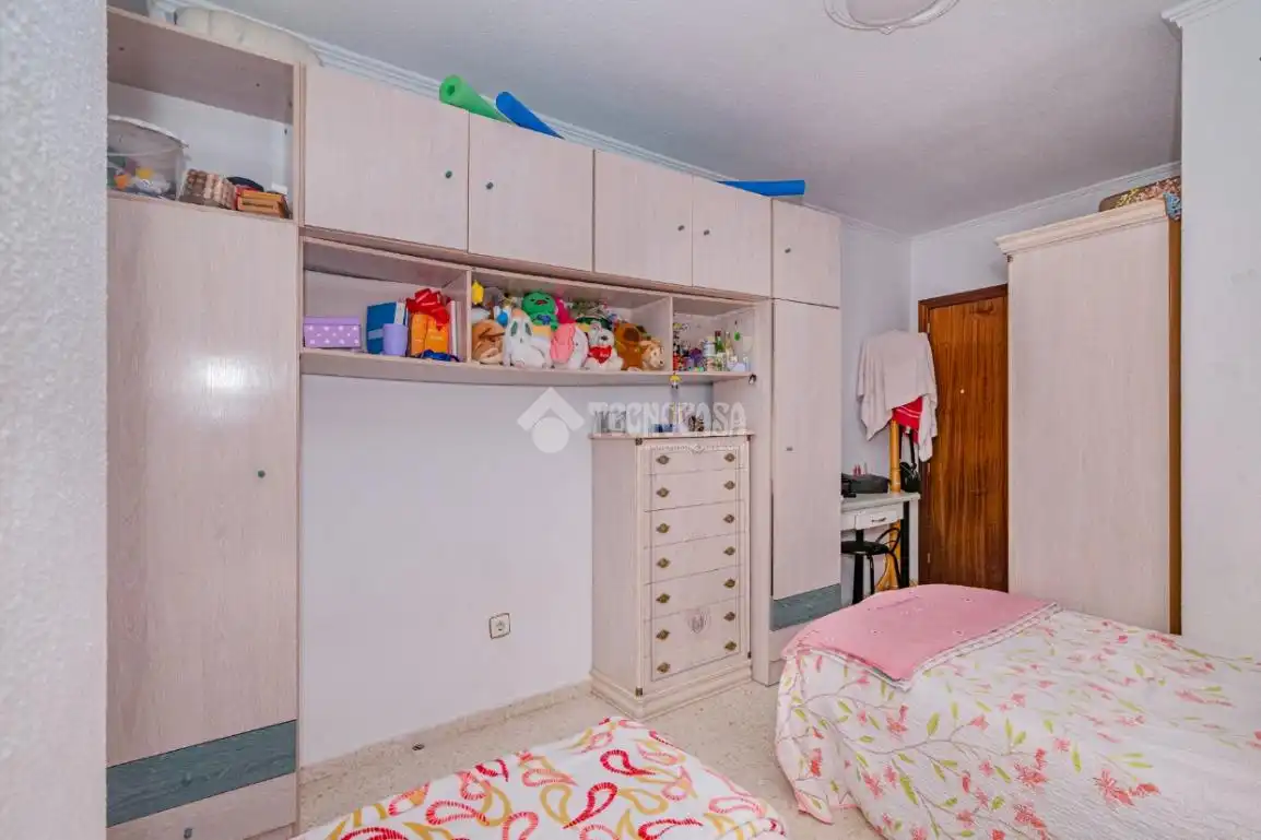 Habitación de Piso en venta en Lucena con Aire acondicionado