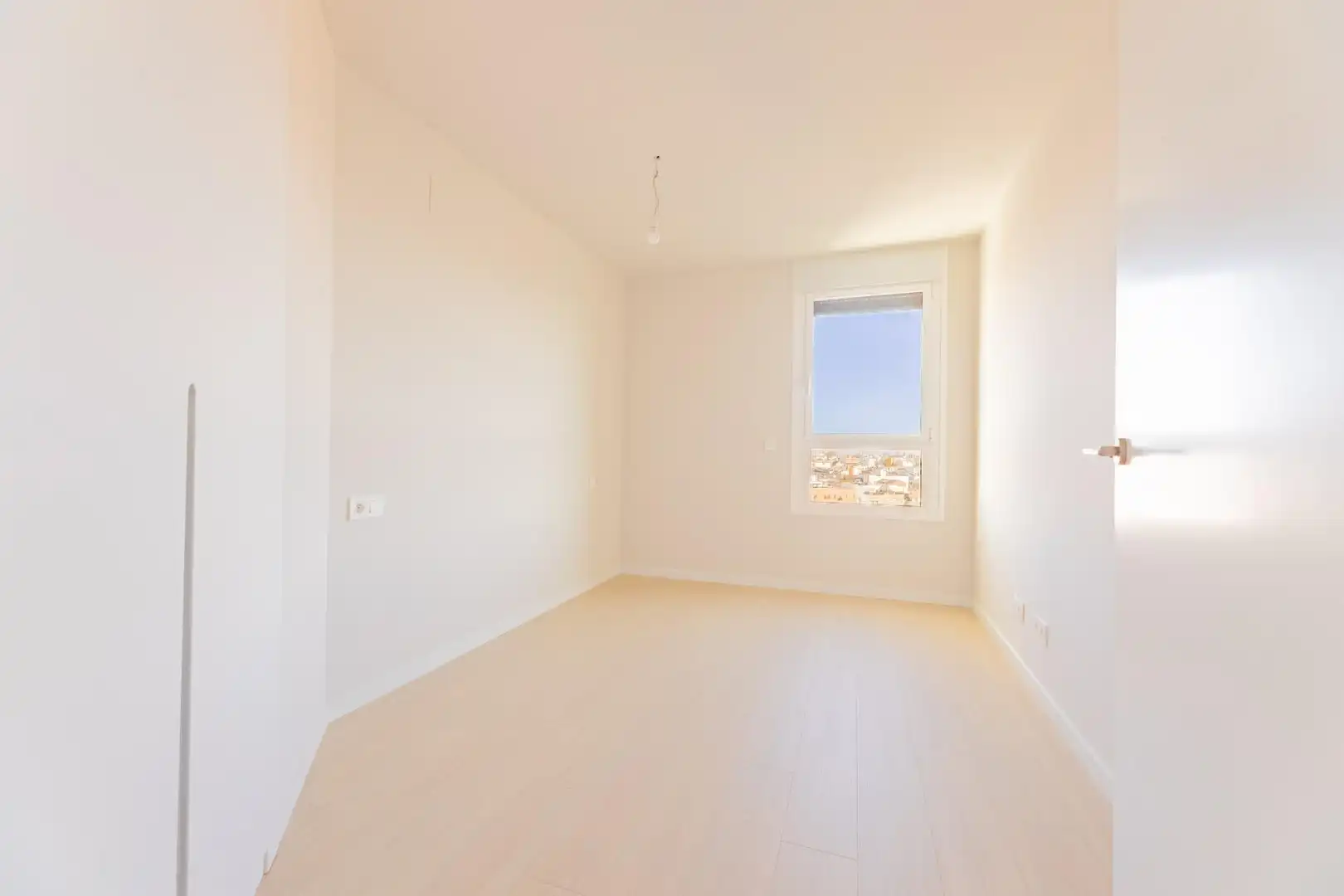 Schlafzimmer von Wohnung zur Miete in Valencia mit Klimaanlage, Heizung und Privatgarten