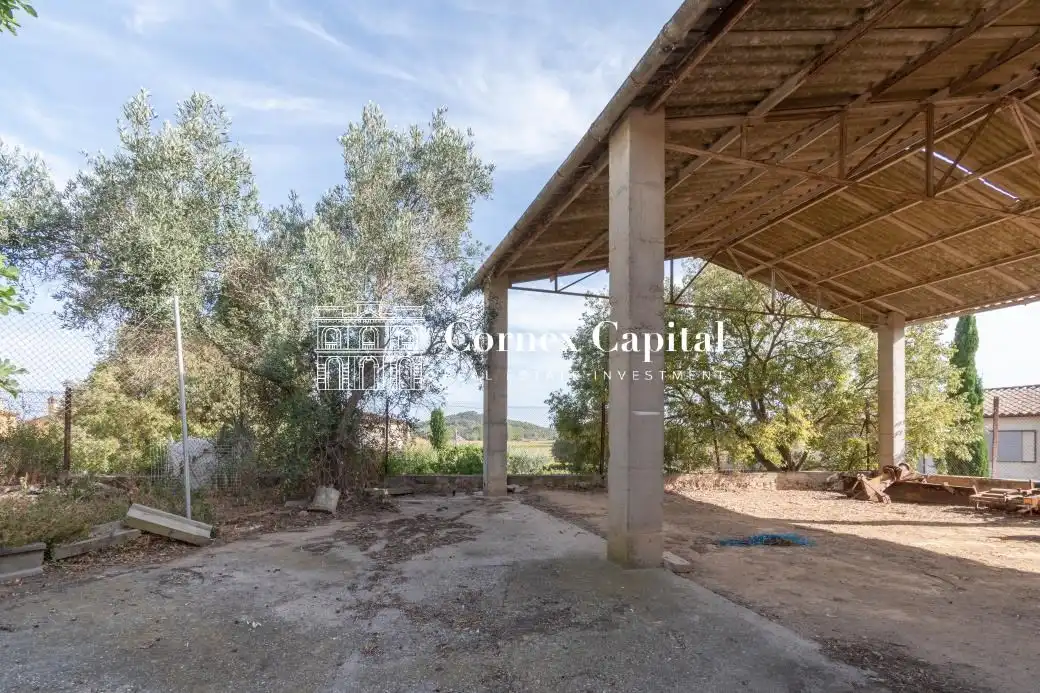 Finca rústica en venda en Ullastret amb Jardí privat, Terrassa i Traster
