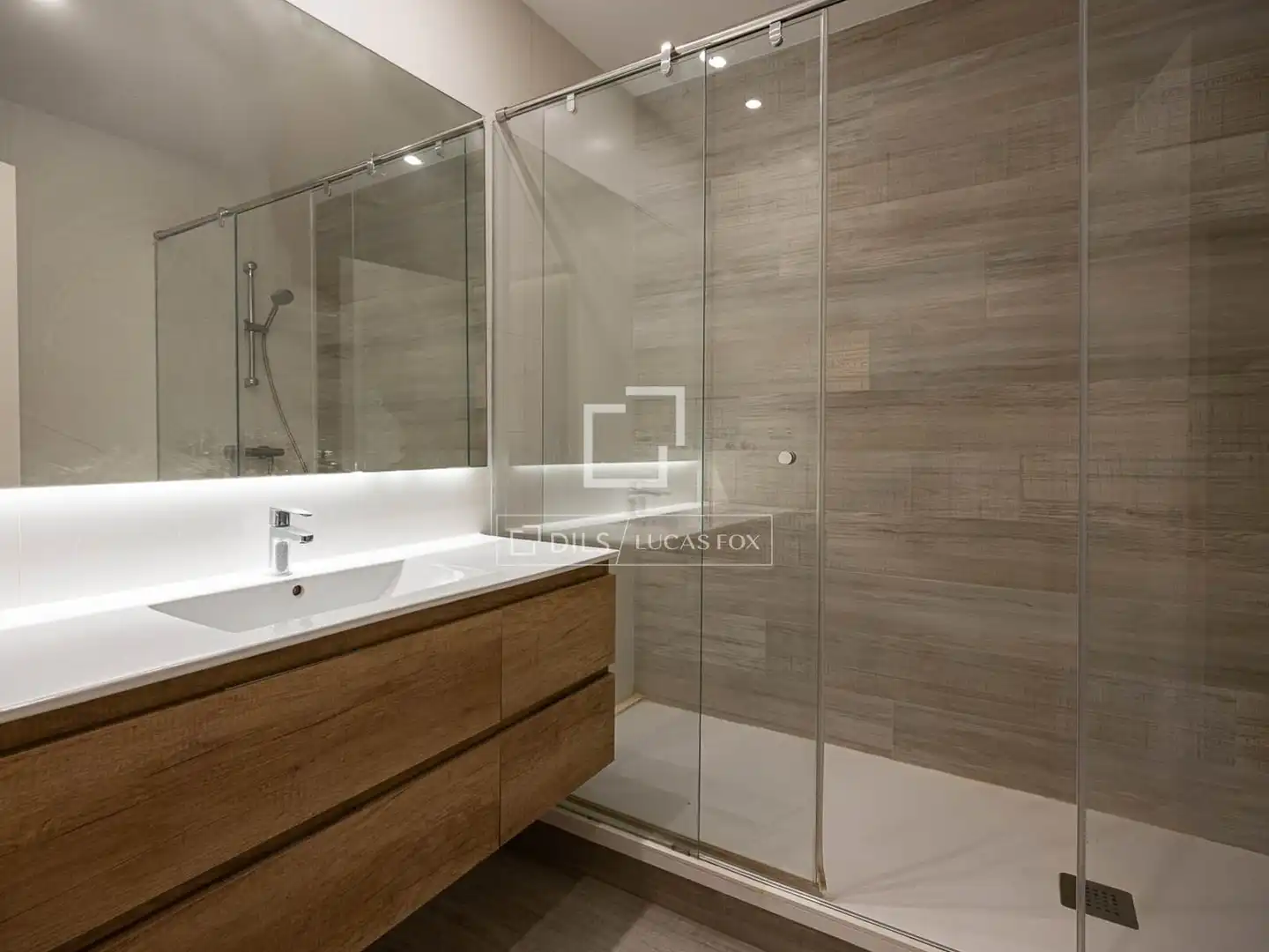 Baño de Piso en venta en Barcelona con Aire acondicionado