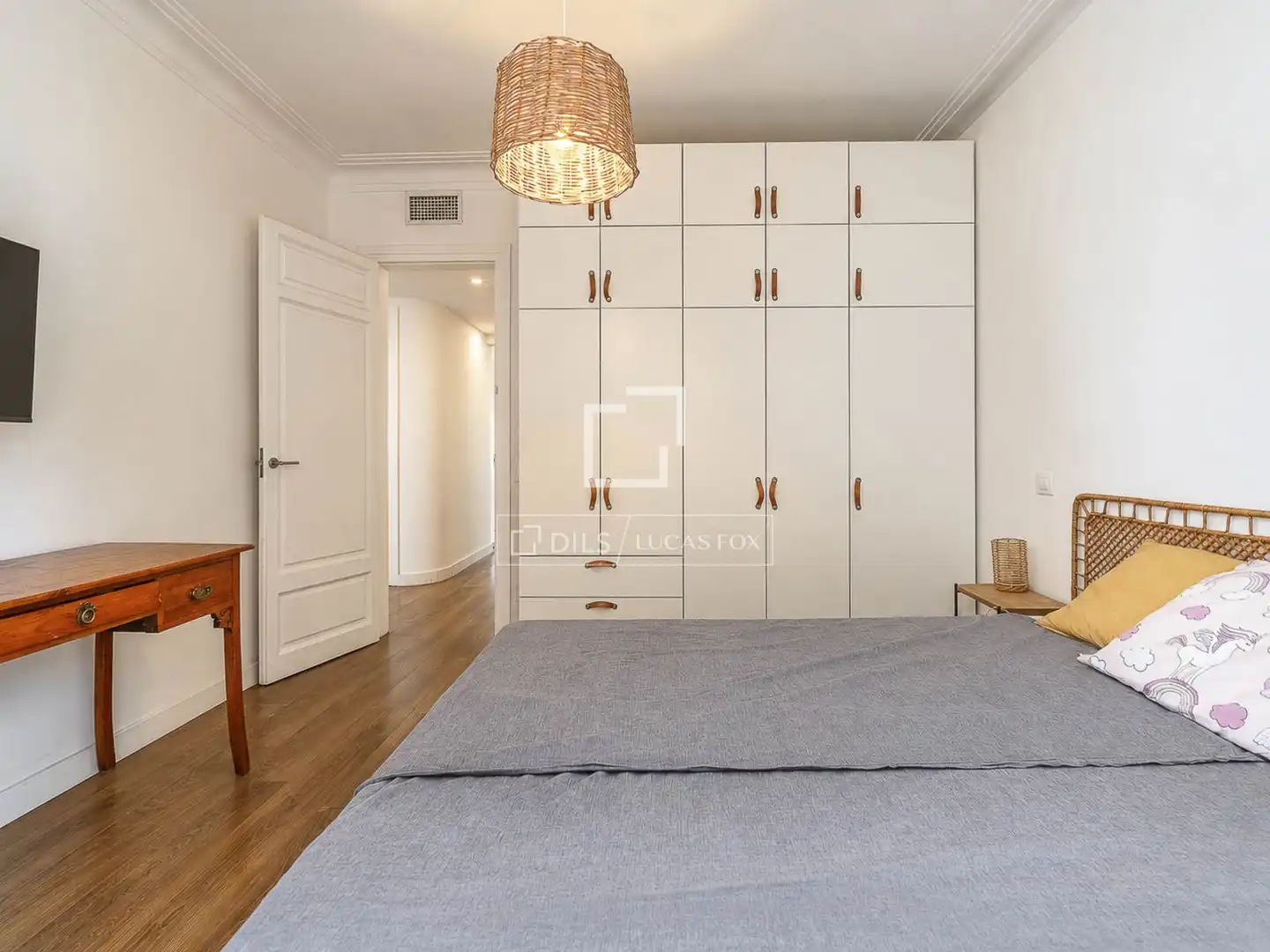 Bedroom of Attic for sale in Barcelona  with Air Conditioner, Heating and Terrace