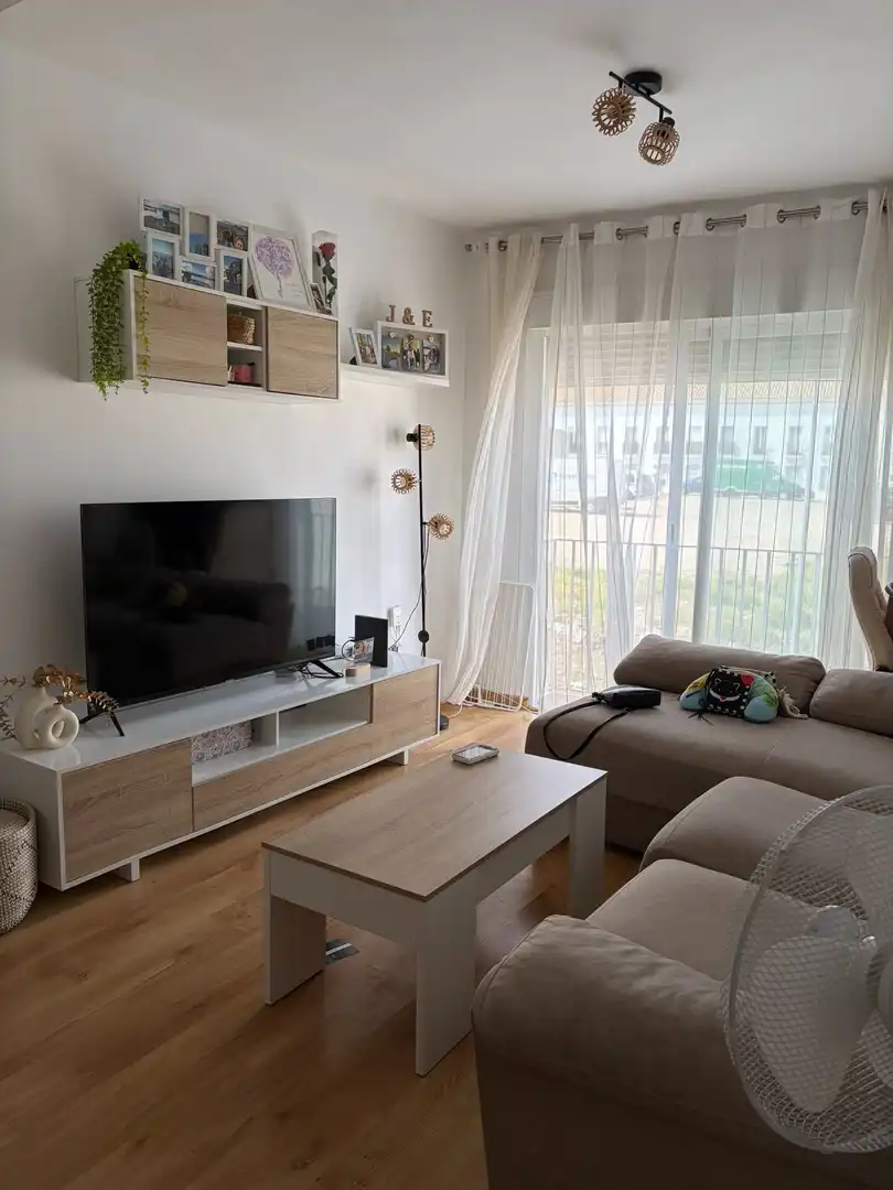 Sala de estar de Piso en venta en Ontígola con Calefacción, Trastero y Piscina comunitaria