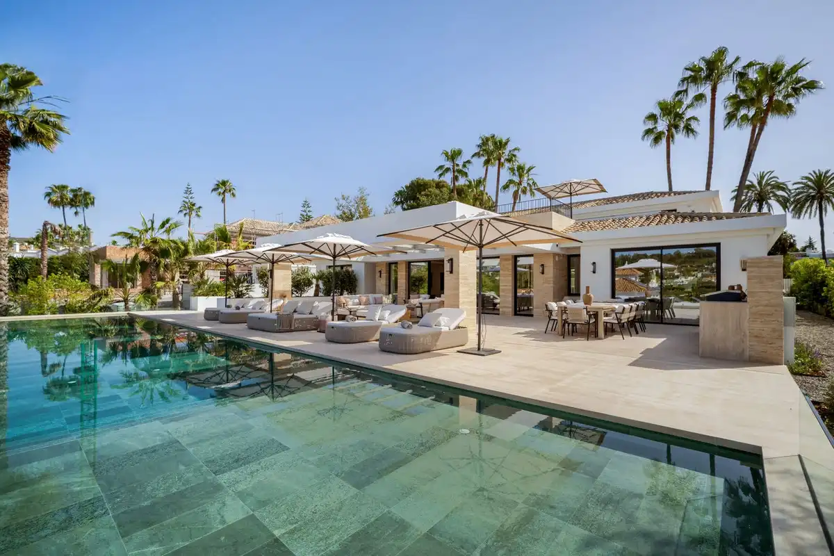 Chalet con piscina en venta en Nueva Andalucía, imagen 2