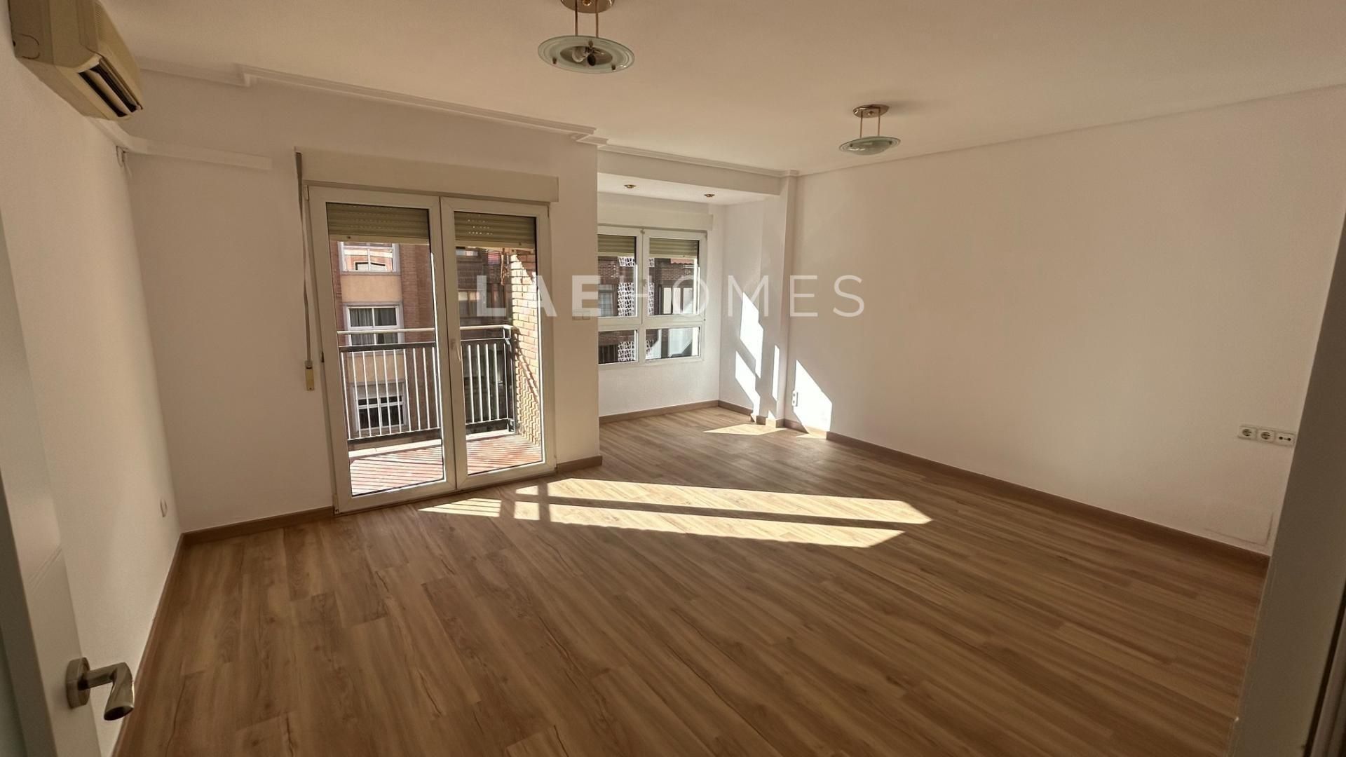 Sala d'estar de Pis de lloguer en Alicante / Alacant amb Aire condicionat i Balcó