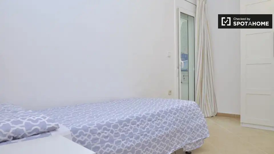Bedroom of Flat for share in Sant Andreu