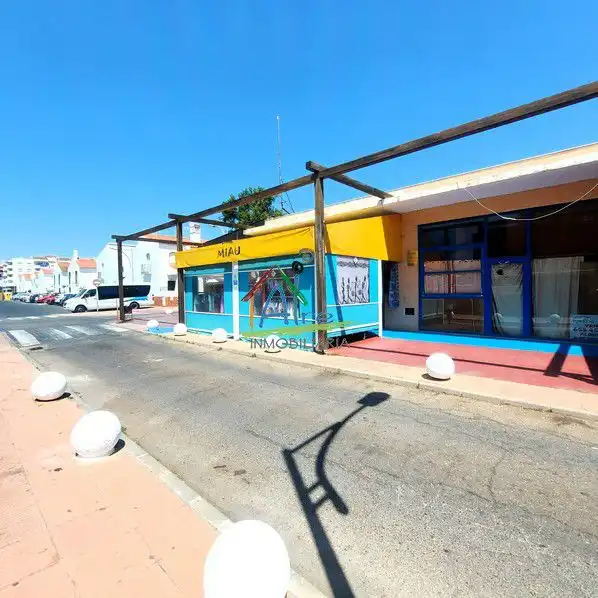 Local en traspaso en Almonte con Aire acondicionado