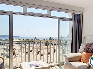 Apartament amb ascensor en venda a Carrer Muga-Delta