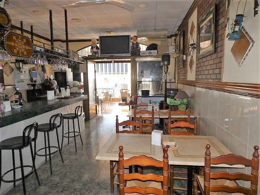Local comercial en venda a Calle Américo Vespucio 33, imagen 2