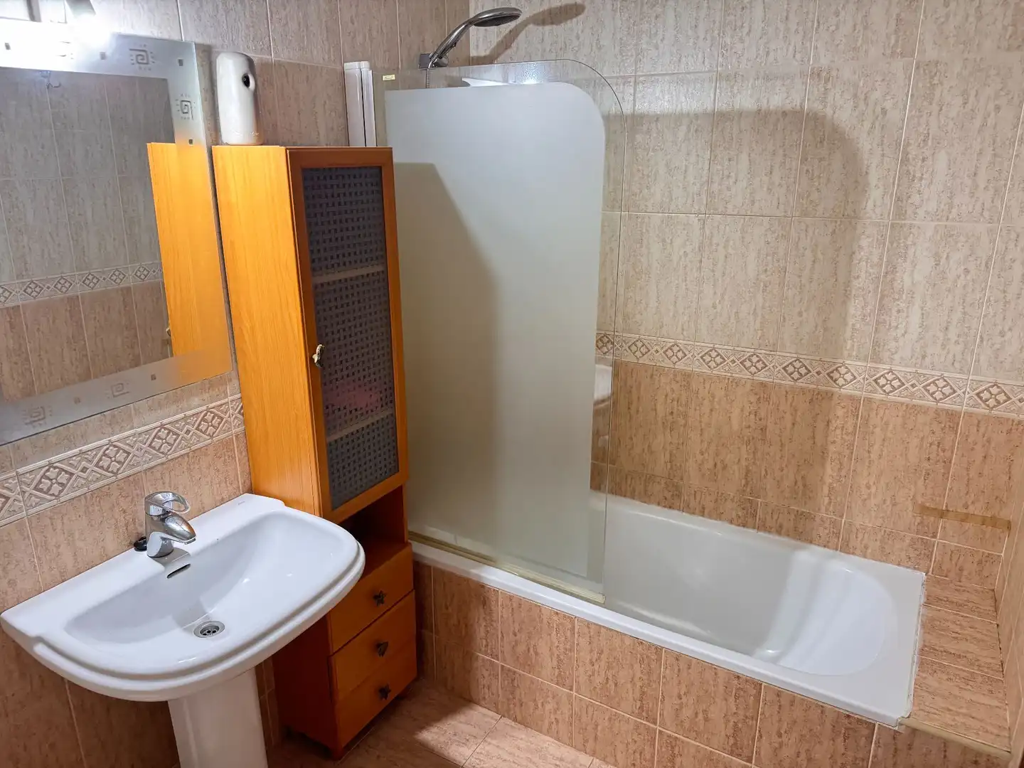 Bany de Apartament en venda en Roquetas de Mar amb Aire condicionat, Terrassa i Piscina comunitària