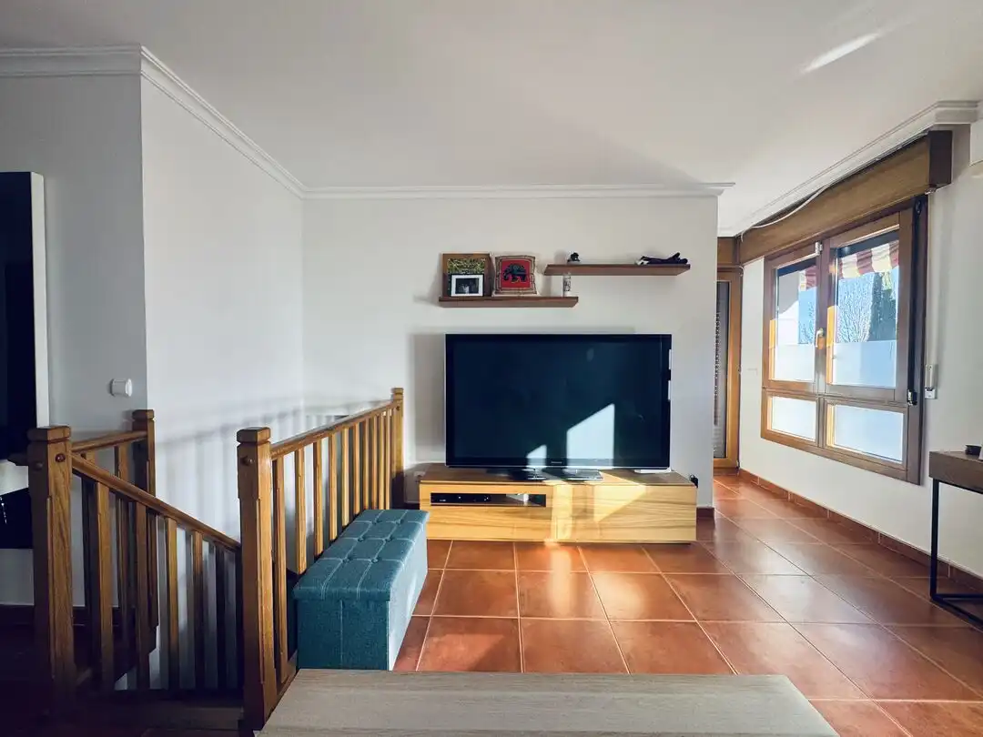 Sala d'estar de Dúplex en venda en Donostia - San Sebastián  amb Aire condicionat, Calefacció i Terrassa
