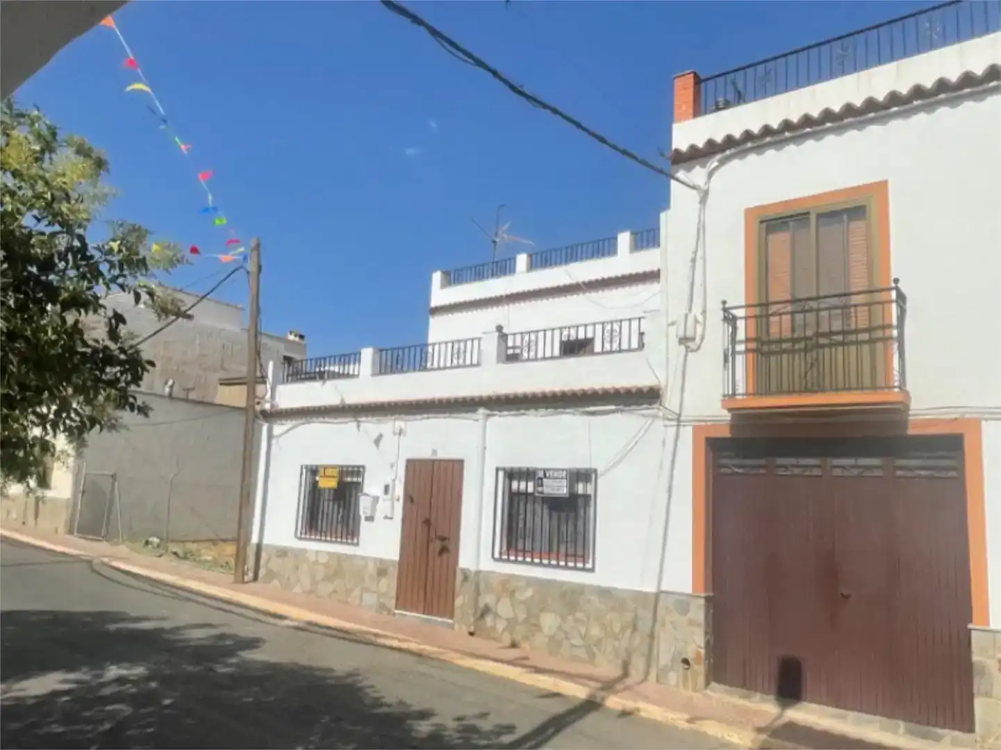 Vista exterior de Casa adosada en venda en Fondón amb Traster i Moblat