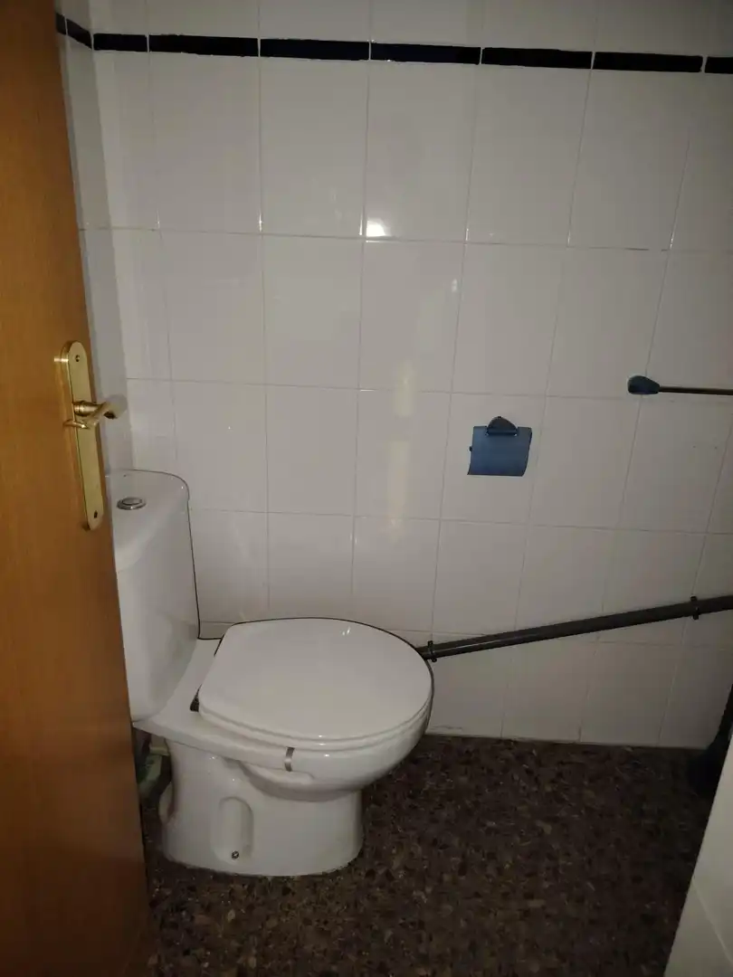 Badezimmer von Geschaftsraum zur Miete in Llíria mit Klimaanlage