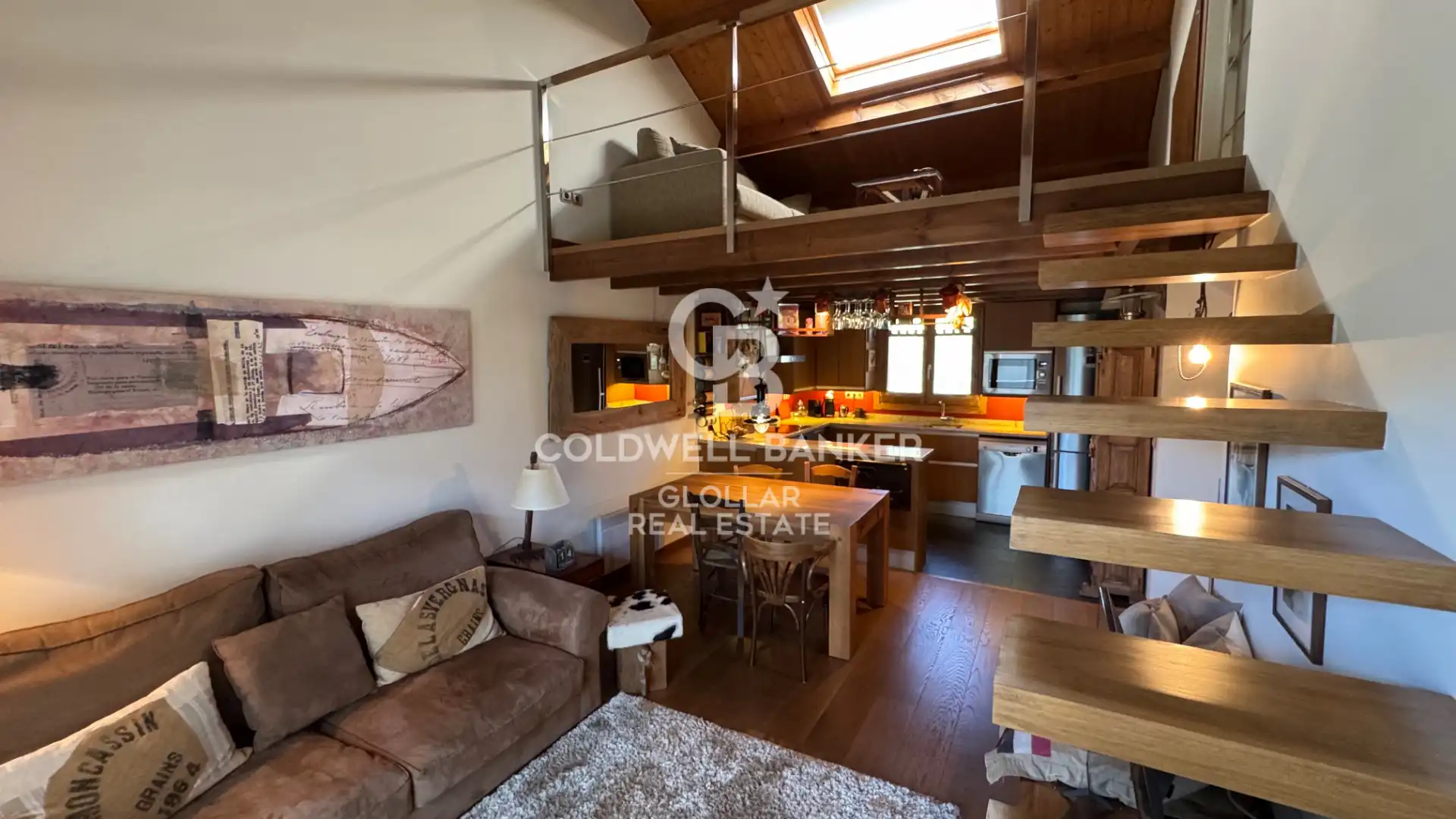 Wohnzimmer von Einfamilien-Reihenhaus zum Verkauf in Osséja mit Privatgarten, Parkett und Terrasse