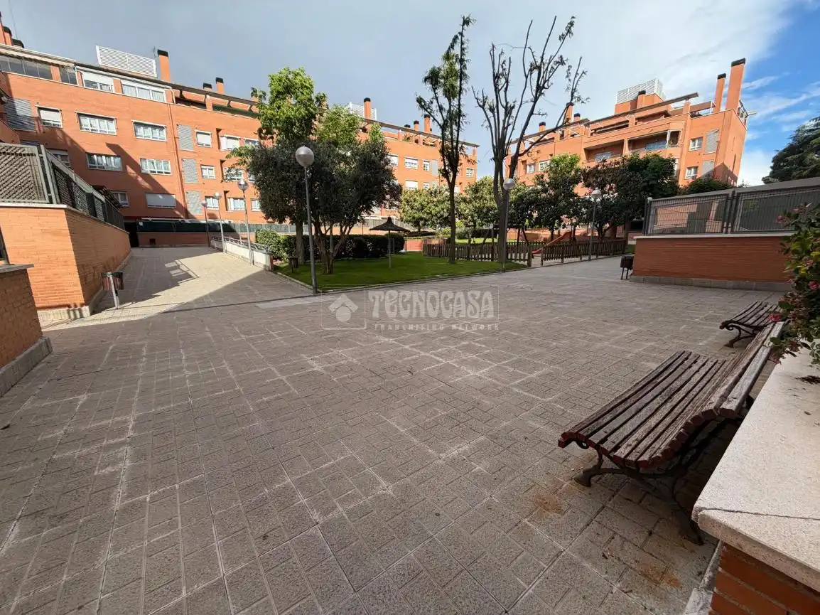 Vista exterior de Pis en venda en Madrid amb Traster