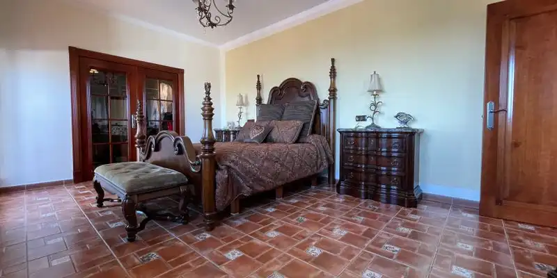 Dormitori de Casa o xalet en venda en Loja amb Aire condicionat, Jardí privat i Terrassa