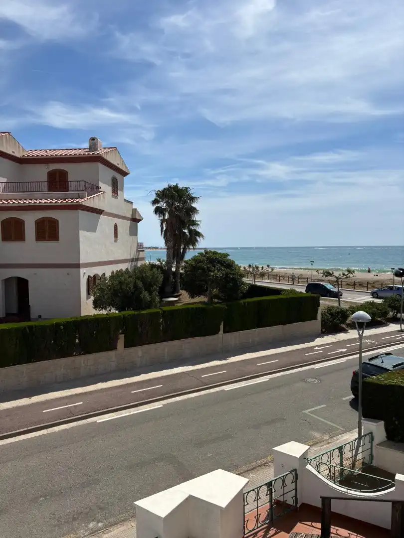Vista exterior de Casa adosada en venta en Vandellòs i l'Hospitalet de l'Infant con Aire acondicionado, Jardín privado y Terraza