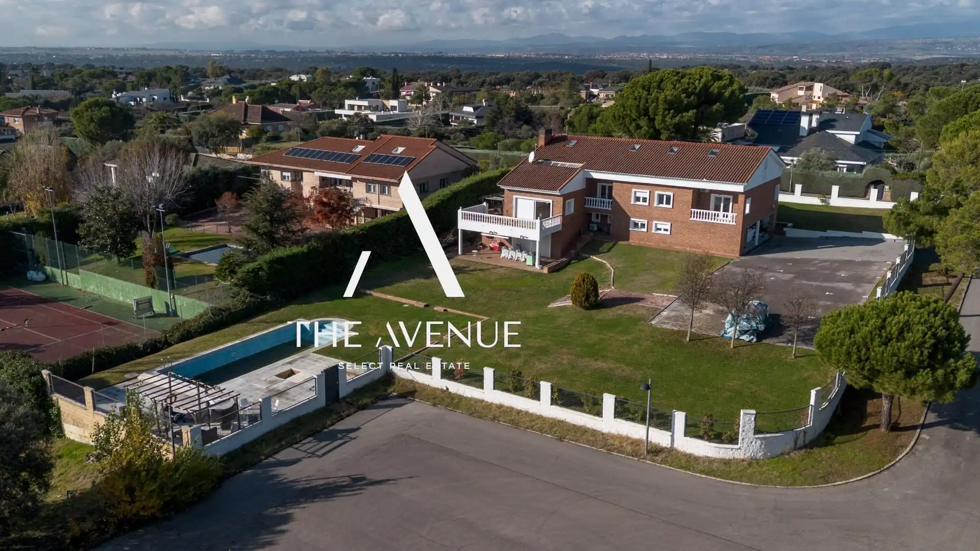 Exterior view of Houses for sale in Boadilla del Monte  with Air Conditioner, Private garden and Terrace