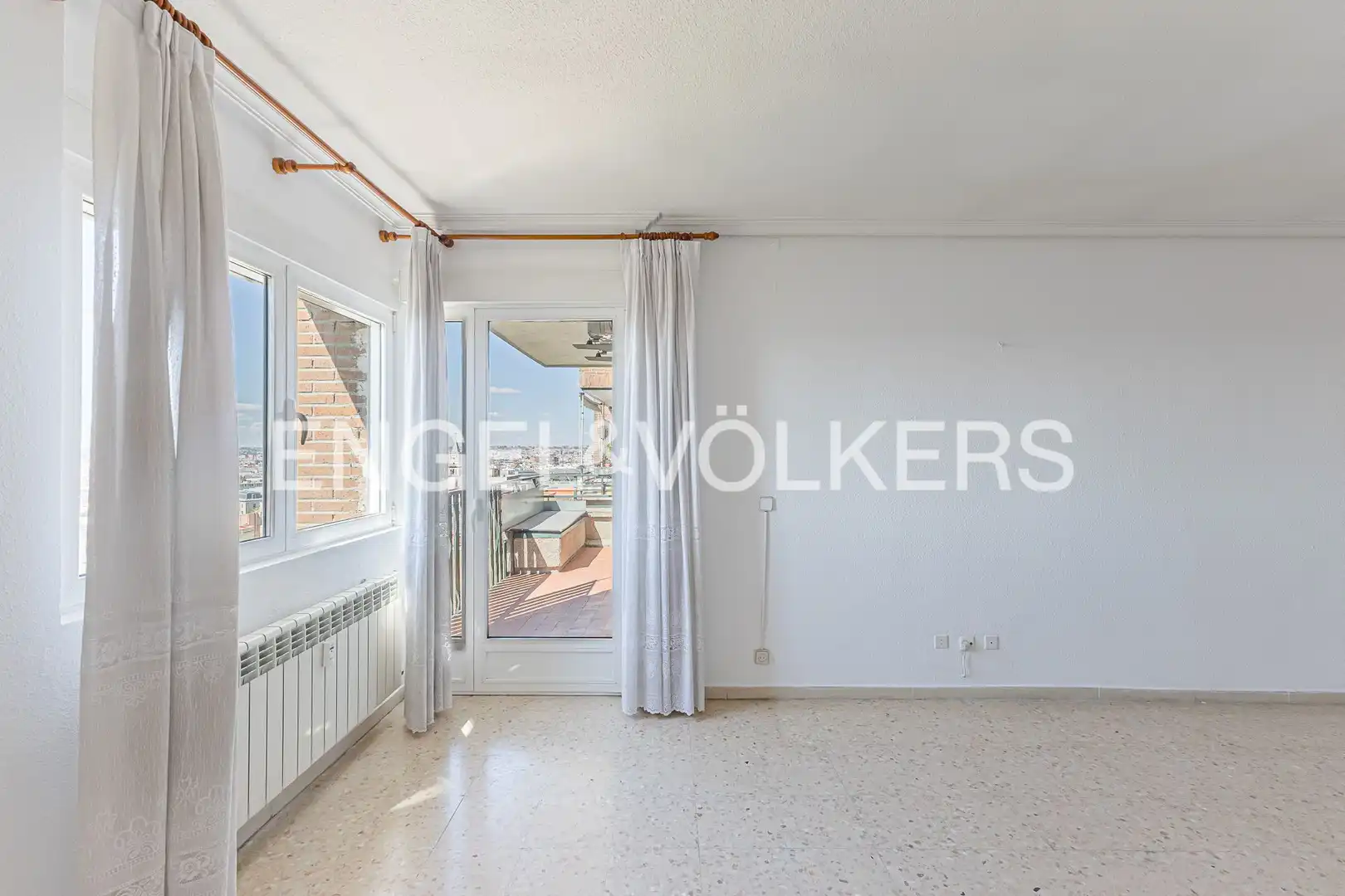 Balcony of Flat for sale in Madrid  with Air Conditioner, Heating and Terrace