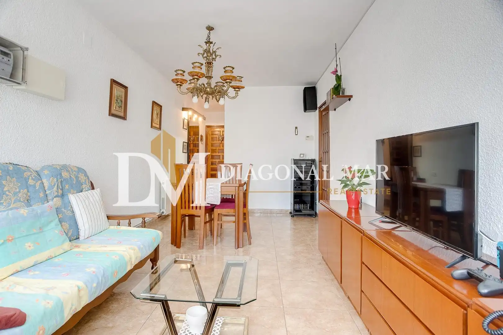 Außenansicht von Einfamilien-Reihenhaus zum Verkauf in Barcelona mit Terrasse