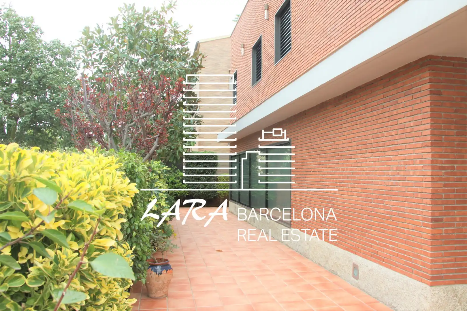 Vista exterior de Casa o chalet de alquiler con opción a compra en Viladecans con Aire acondicionado, Calefacción y Jardín privado