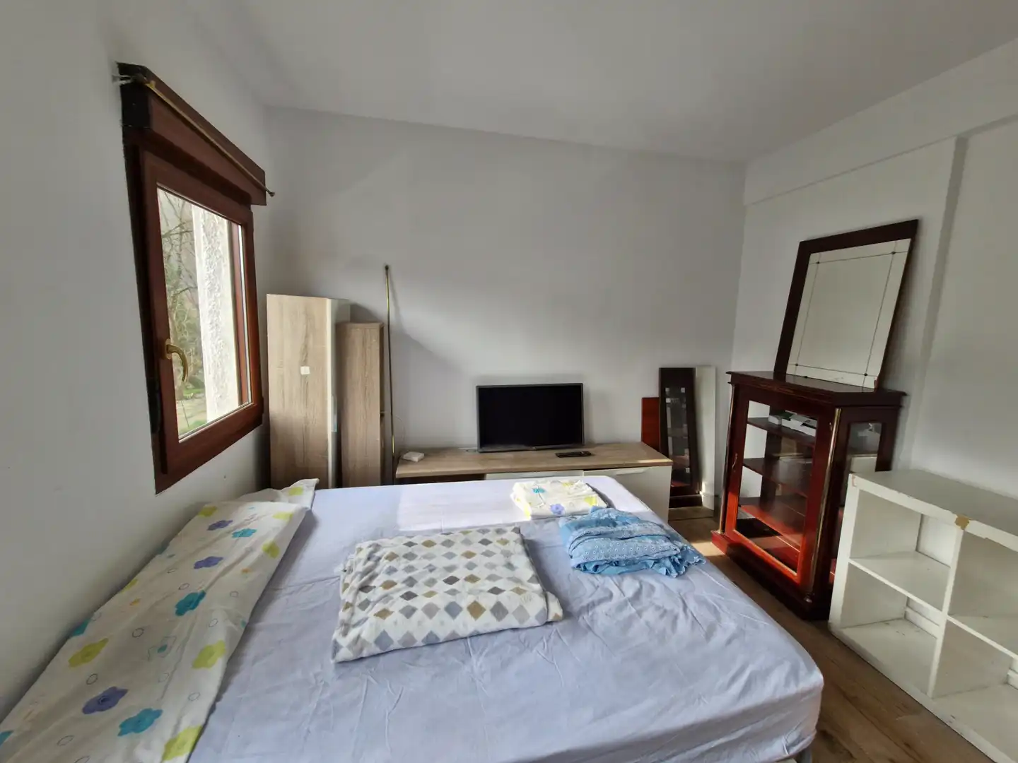 Schlafzimmer von Wohnung zur Miete in Alonsotegi mit Heizung, Möbliert und Ofen