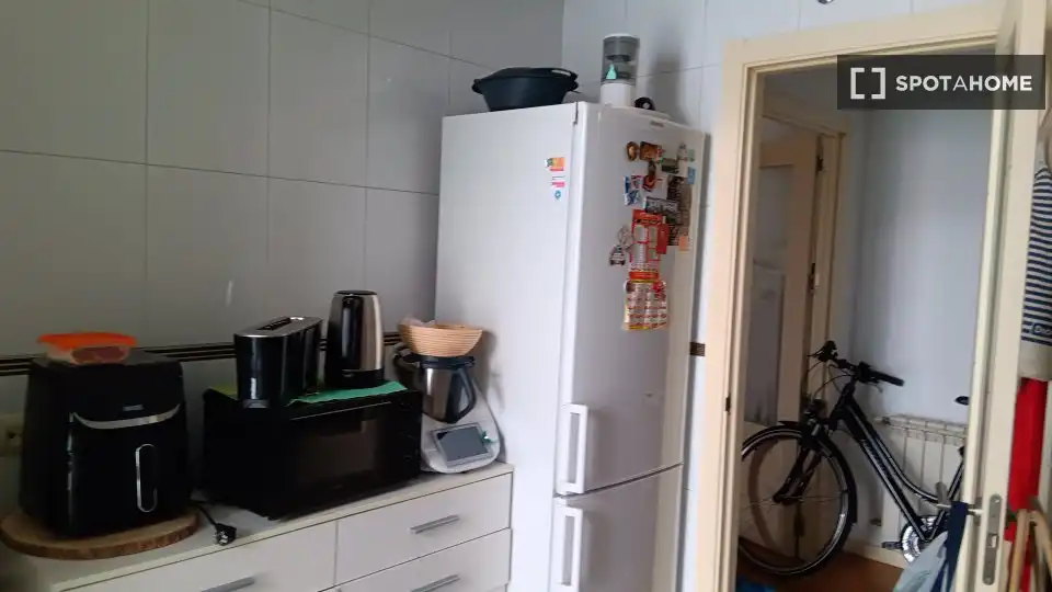 Kitchen of Flat for share in Madrid  with Air Conditioner, Terrace and Furnished
