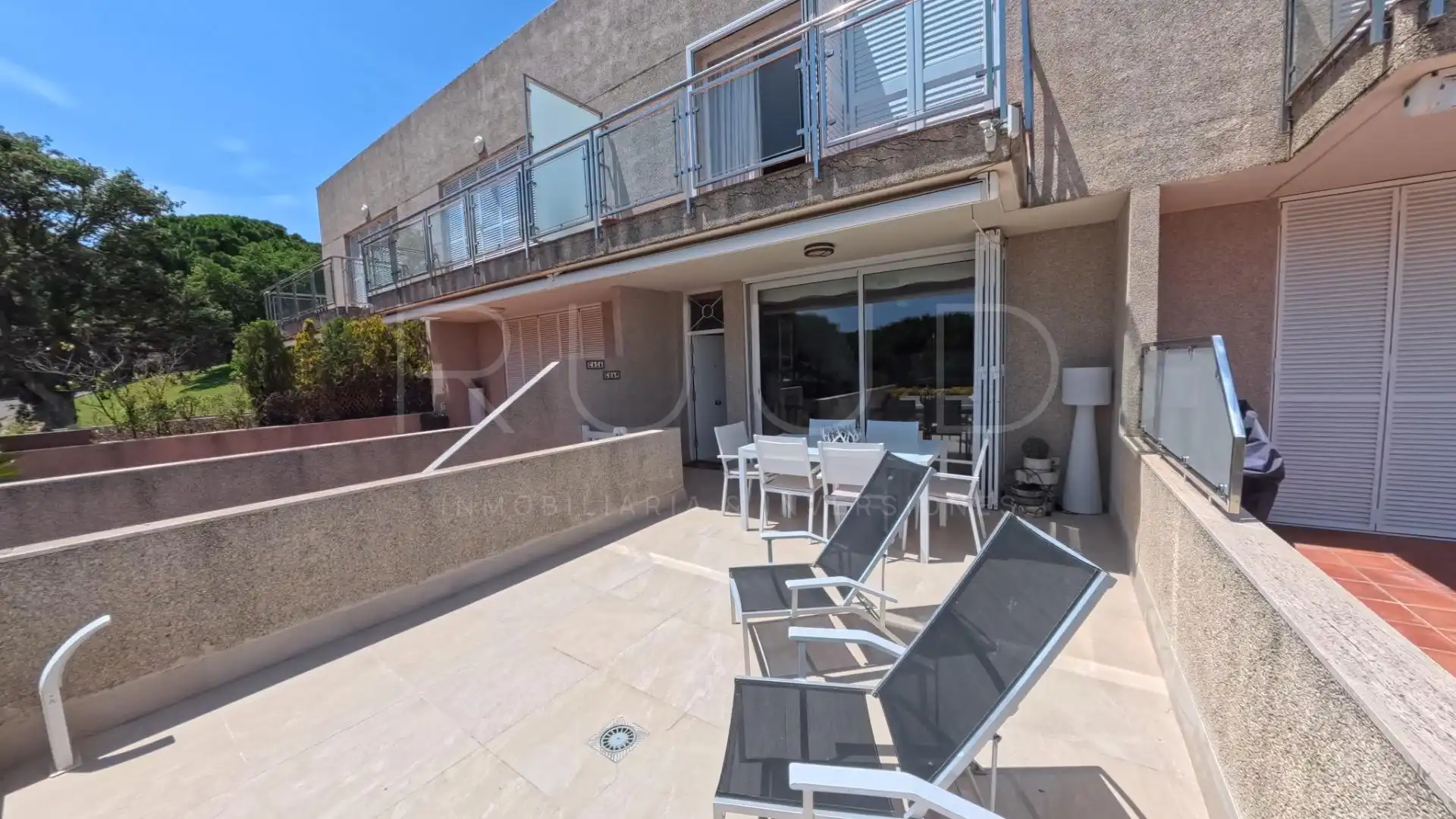 Terrasse von Einfamilien-Reihenhaus zur Miete in Sant Feliu de Guíxols mit Klimaanlage, Heizung und Privatgarten