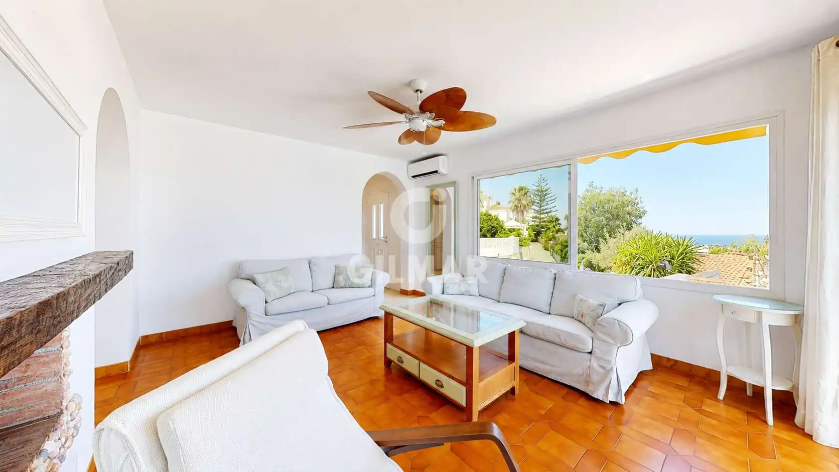 Sala d'estar de Casa o xalet en venda en Benalmádena amb Calefacció, Jardí privat i Piscina