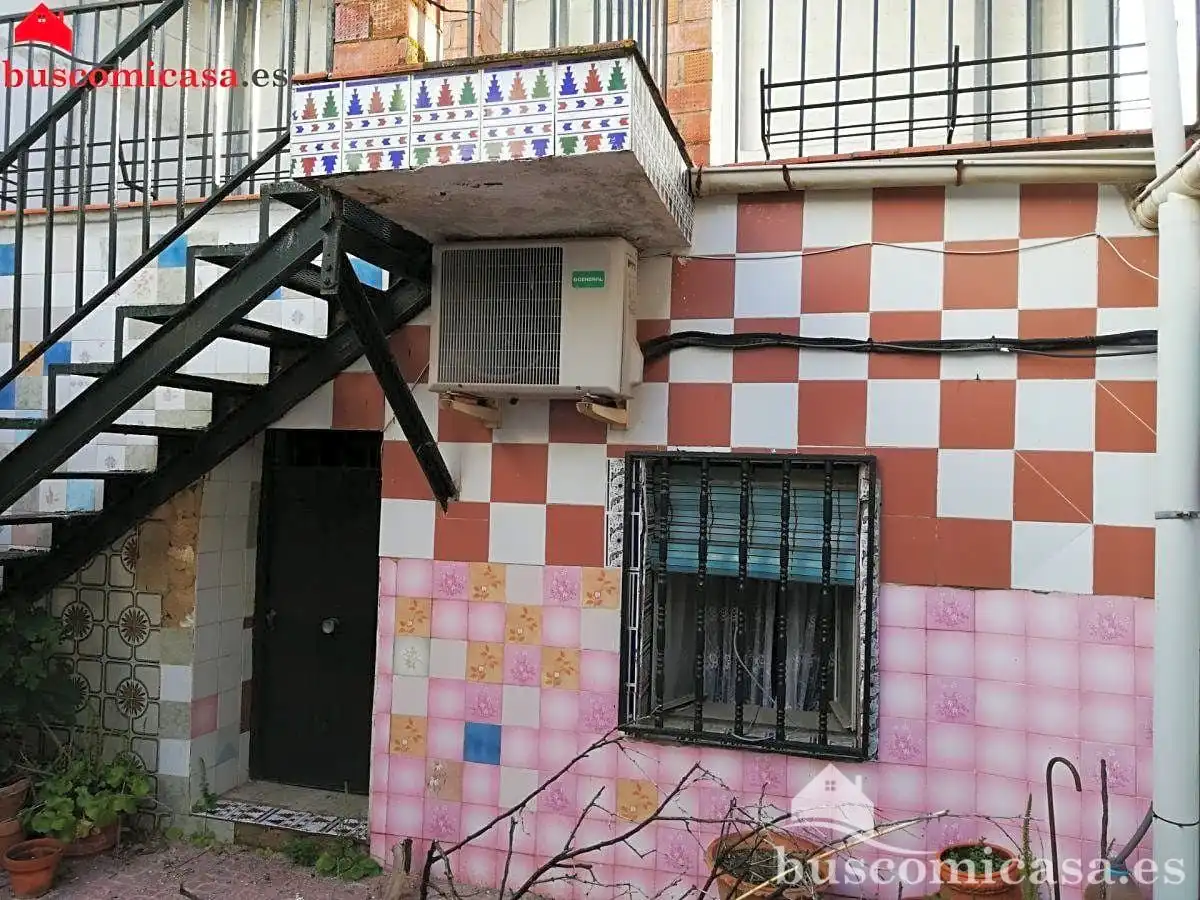 Vista exterior de Casa adosada en venta en Linares con Aire acondicionado, Jardín privado y Terraza